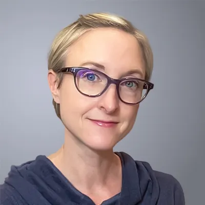 Headshot of Erin Lewis