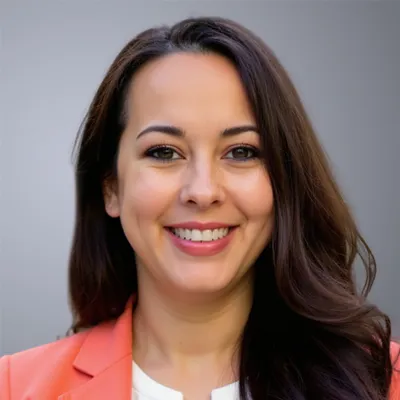 Headshot of Lilly Khan