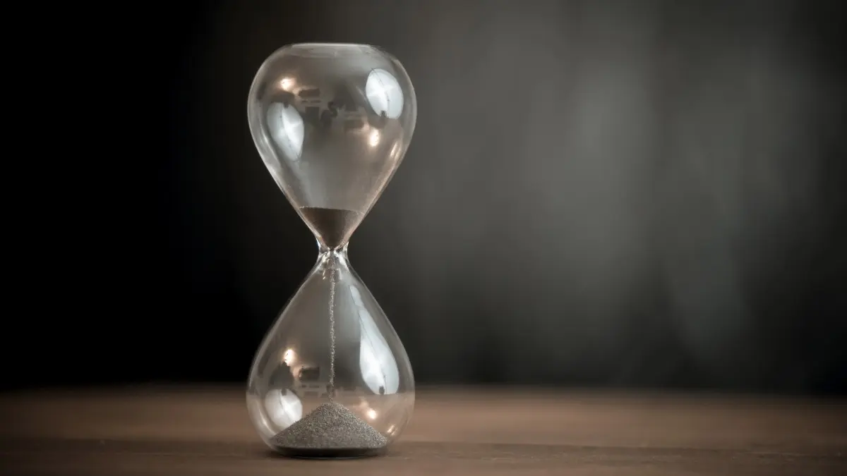 Photo of an hourglass with the time running out.